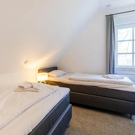 Haus Sonnenschein 1 * Ahrenshoop